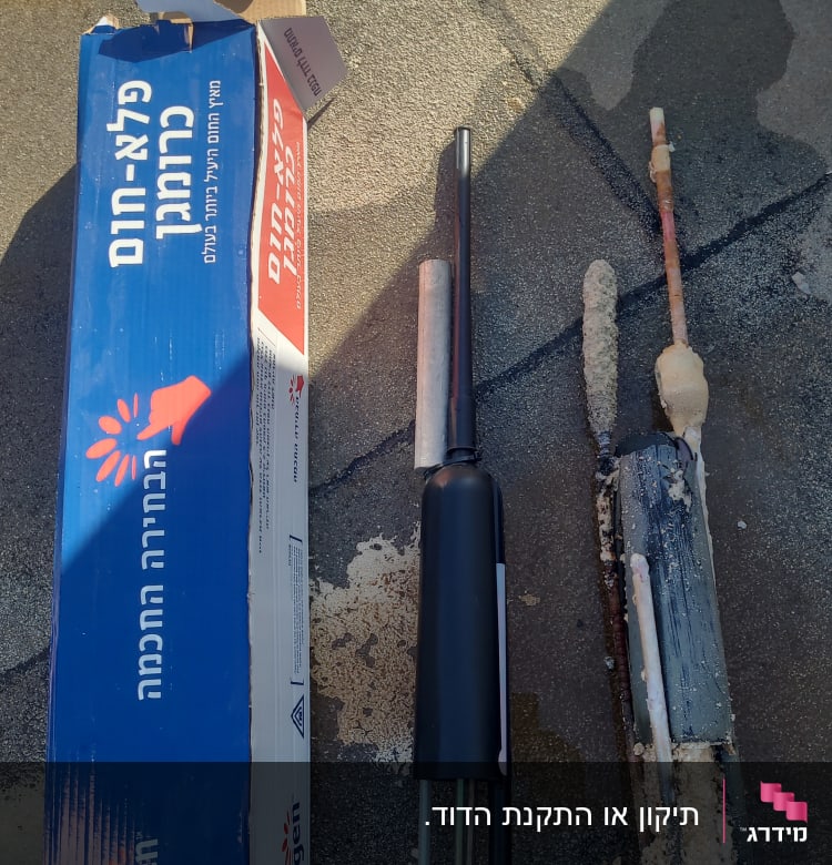 חלקי דוד שמש, גוף חימום ואריזת כרומגן על הרצפה